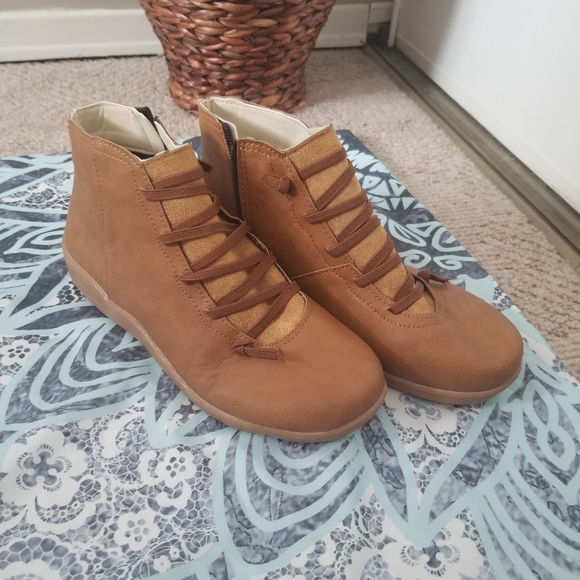 Boots - Picture 5 of 5